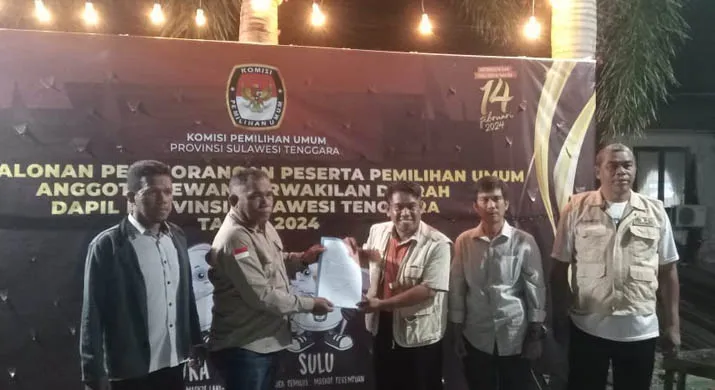 Balon Anggota DPD RI, Mis Bahuddin Serahkan Syarat Dukungan ke KPU Sultra