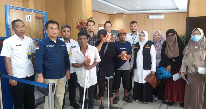 Ratusan Penyandang Disabilitas di Kendari Terima Bantuan dari Pemkot Kendari