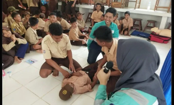 PT BMR Bekali Siswa SMP di Bombana soal Penggunaan APAR dan P3K