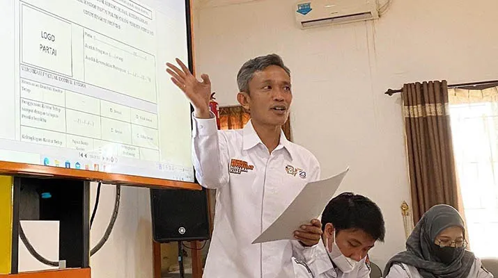 Komisioner KPU Sultra, Iwan Rompo Banne. Foto: Sunarto/Detiksultra.com