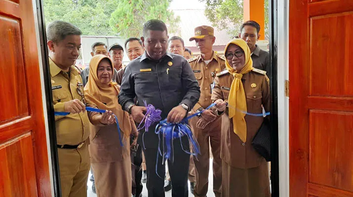 Sejumlah Sekolah di Kendari Terima Bantuan Fasilitas Penunjang