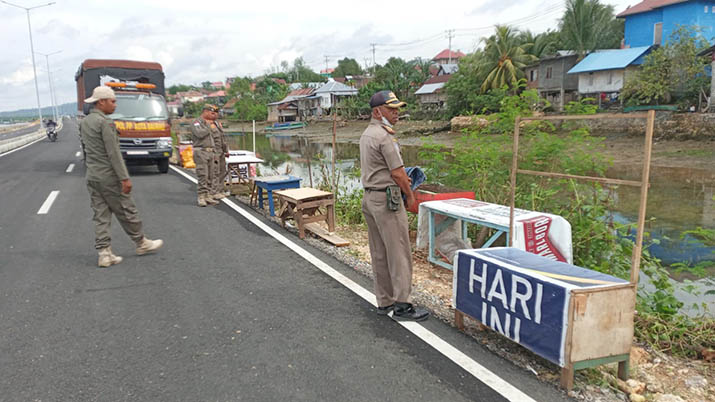 Ratusan PKL Banjiri Jalan Bypass di Baubau
