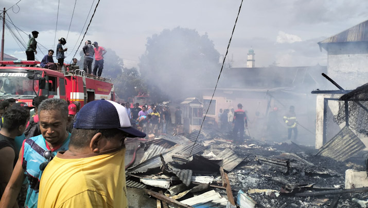 Kebakaran Melalap 6 Rumah di Baubau