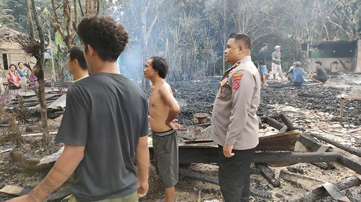 Dua Rumah Warga Wolasi Terbakar, Kerugian Ditaksir Ratusan Juta