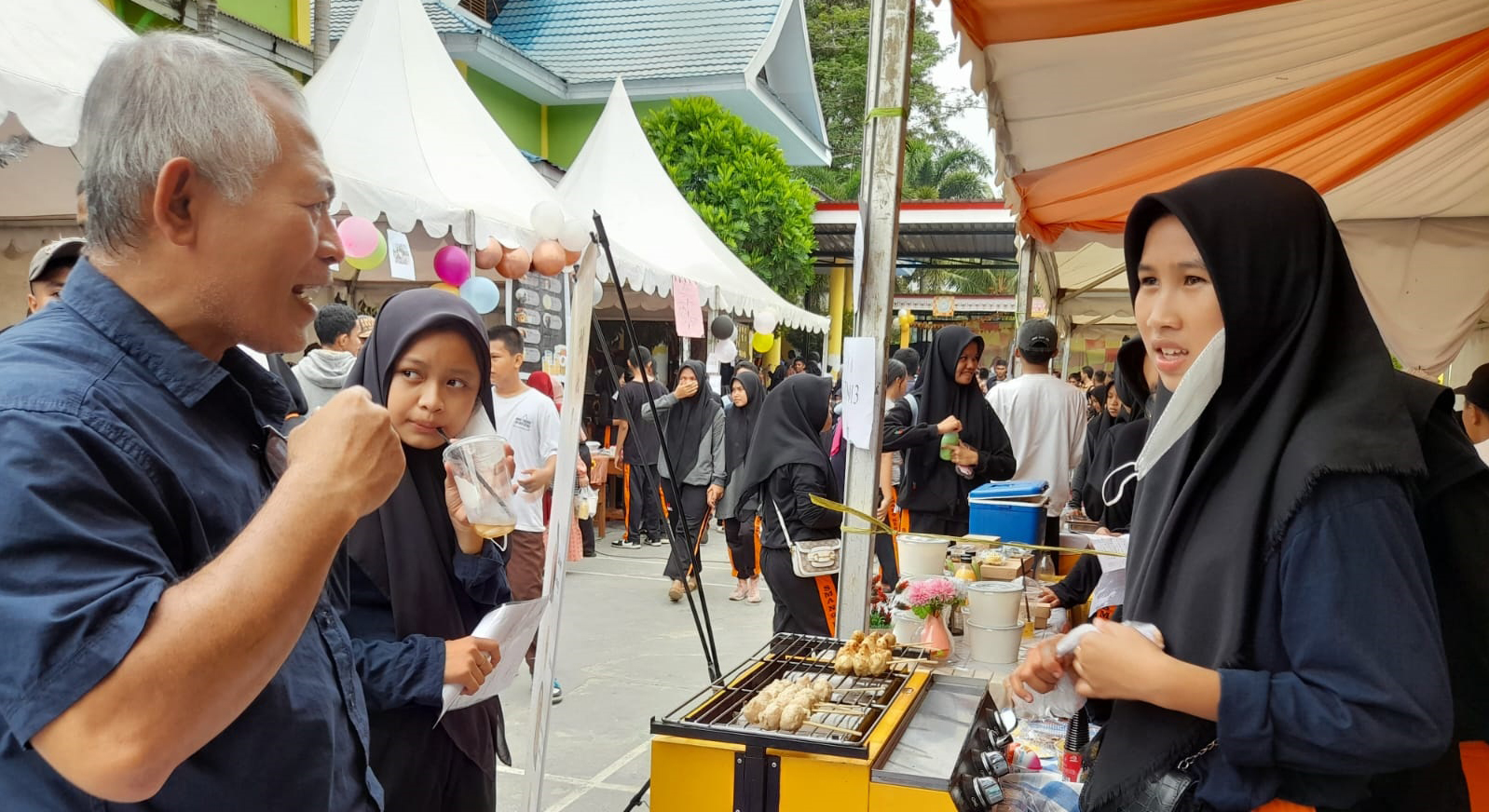 Asah Minat dan Bakat Siswanya, SMAN 9 Kendari Gelar Bazar Kuliner