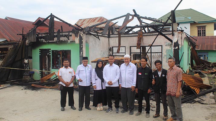Dompet Dhuafa Sultra Salurkan Bantuan ke Korban Kebakaran di Kecamatan Kadia