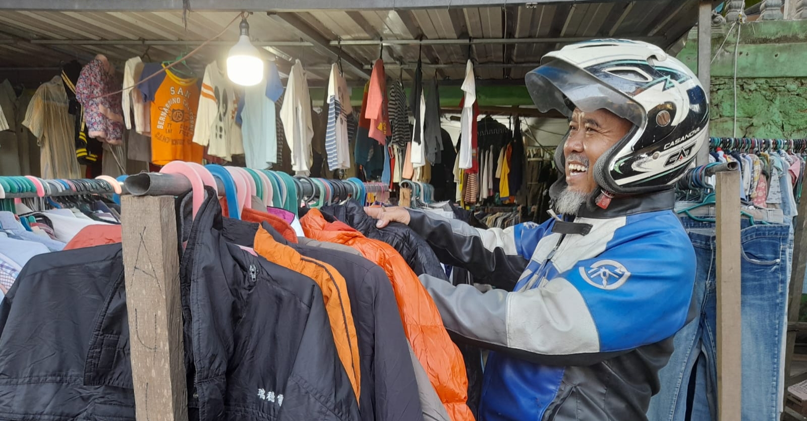 Pelarangan Baju Bekas Impor, Pedagang: Carikan Solusi Sebelum Buat Kebijakan
