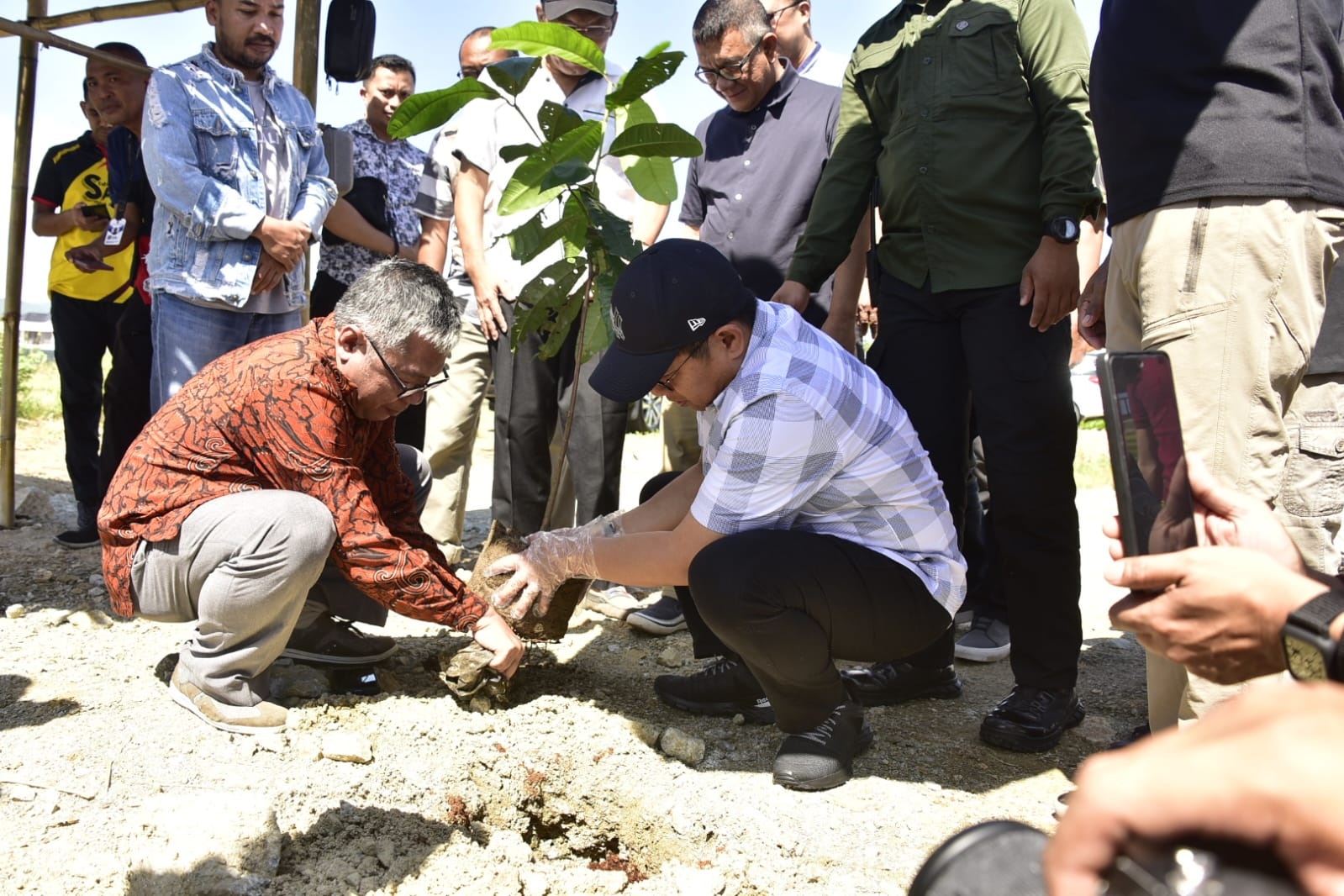 Penjabat Gubernur Letakkan Batu Pertama Pembangunan Sekretariat AMSI Gorontalo