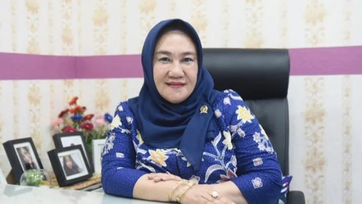 Tina Nur Alam