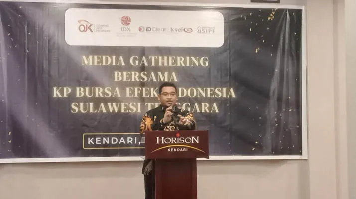 Kepala Cabang BEI Sultra, Bayu Saputra, memberikan sambutan pada kegiatan Media Gathering di Kendari. Foto: Betyrudin/Detiksultra.com