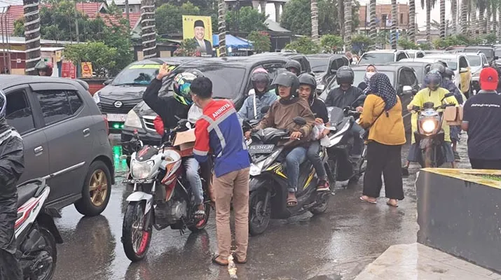 Anindya Peduli Bagikan 2.500 Takjil Gratis