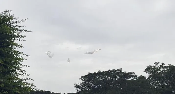 Atraksi Sukhoi Warnai Peringatan HUT Sultra ke-59