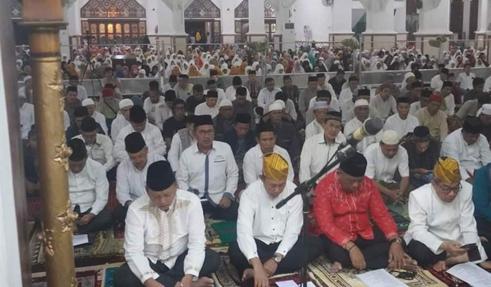 Sambut HUT Kota Kendari, Ketua DPRD dan Sekwan Hadiri Zikir Akbar dan Doa Bersama