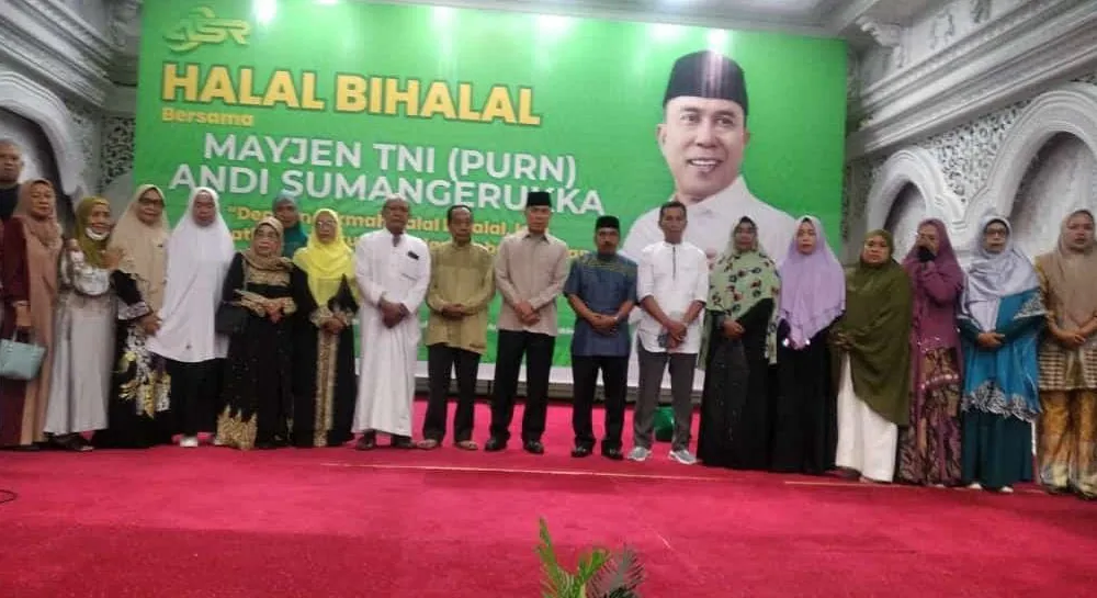 Andi Sumangerukka Berangkatkan Umrah Gratis 22 Warga Kota Kendari