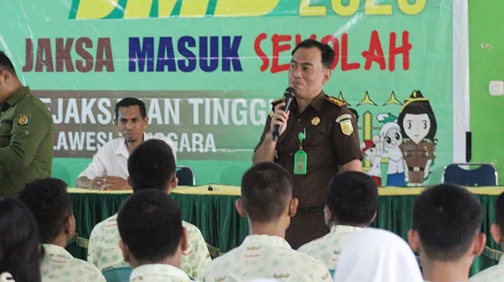 Perkenalkan Soal Hukum Sejak Dini, Jaksa Sosialisasi di SMAN Kartika XX-2 Kendari