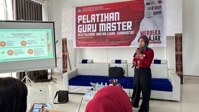 Photo of Lestarikan Bahasa Moronene, Kantor Bahasa Sultra Gelar Pelatihan Guru Master