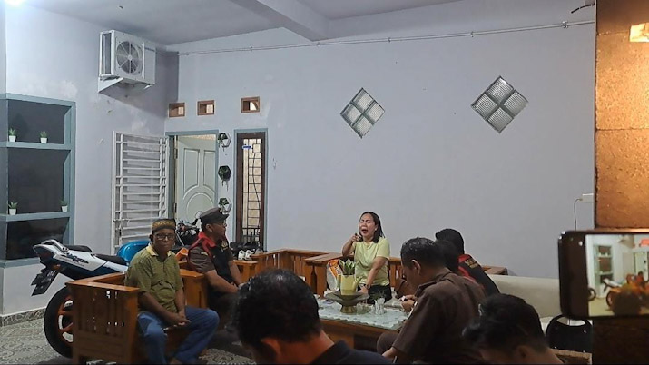 Isak Tangis Istri Direktur PT KKP Pecah saat Jaksa Hendak Geledah Rumahnya