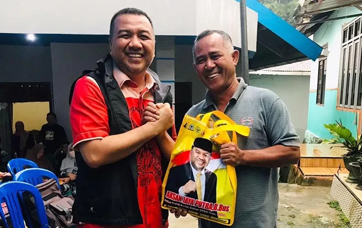 AJP Sosialisasi Wawasan Kebangsaan dan Bagikan Paket Sembako ke Warga Punggaloba
