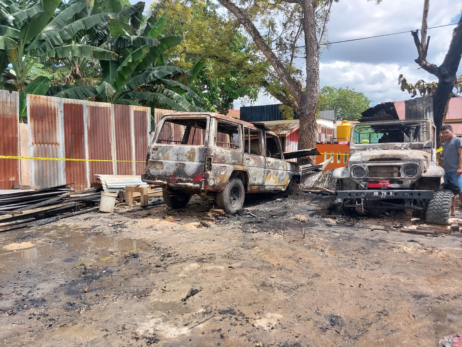 Kebakaran Lahap Sebuah Bengkel di Kambu, Hanguskan Dua Unit Mobil