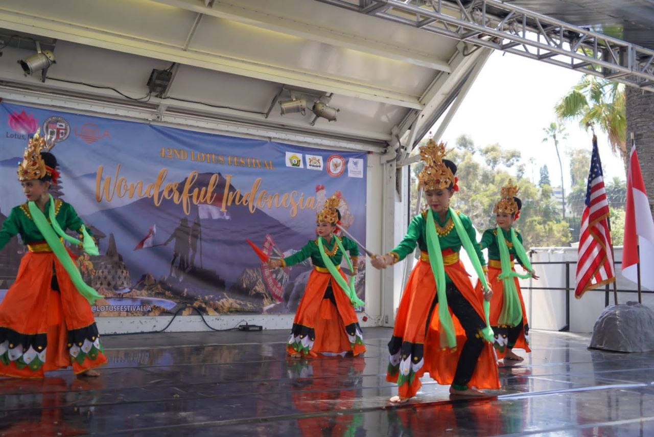 Harumkan Nama Indonesia, Siswi SMPN 1 Kendari Tampil di Lotus Festival di Los Angeles