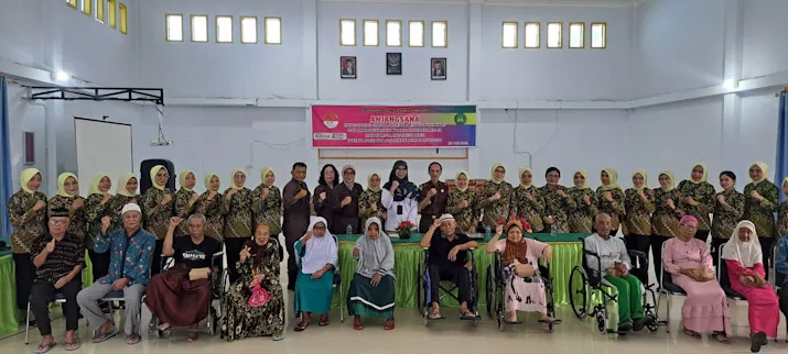 Anjangsana di Sejumlah Panti, Kejati Sultra Serahkan Paket Sembako