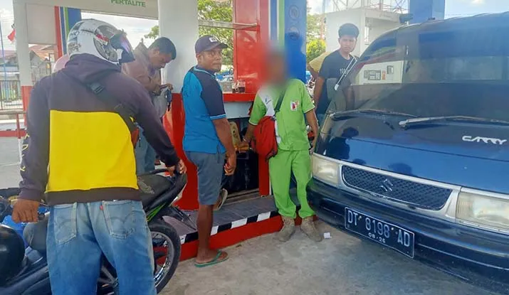 Antrean Mengular, SPBU Silvana Raha Diduga Layani Pembelian Pertalite Pakai Jeriken