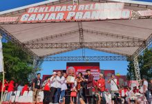 Photo of Ribuan Relawan di Sultra Dukung Ganjar Pranowo di Pilpres, Adian Napitipulu: Layak Menjadi Presiden