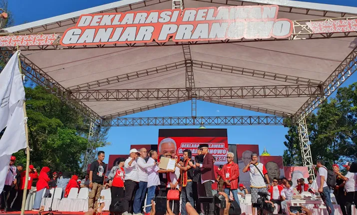 Ribuan Relawan di Sultra Dukung Ganjar Pranowo di Pilpres, Adian Napitipulu: Layak Menjadi Presiden