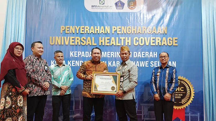 Komitmen Perluas Jaminan Kesehatan, Kendari dan Konsel Sabet Anugerah UHC