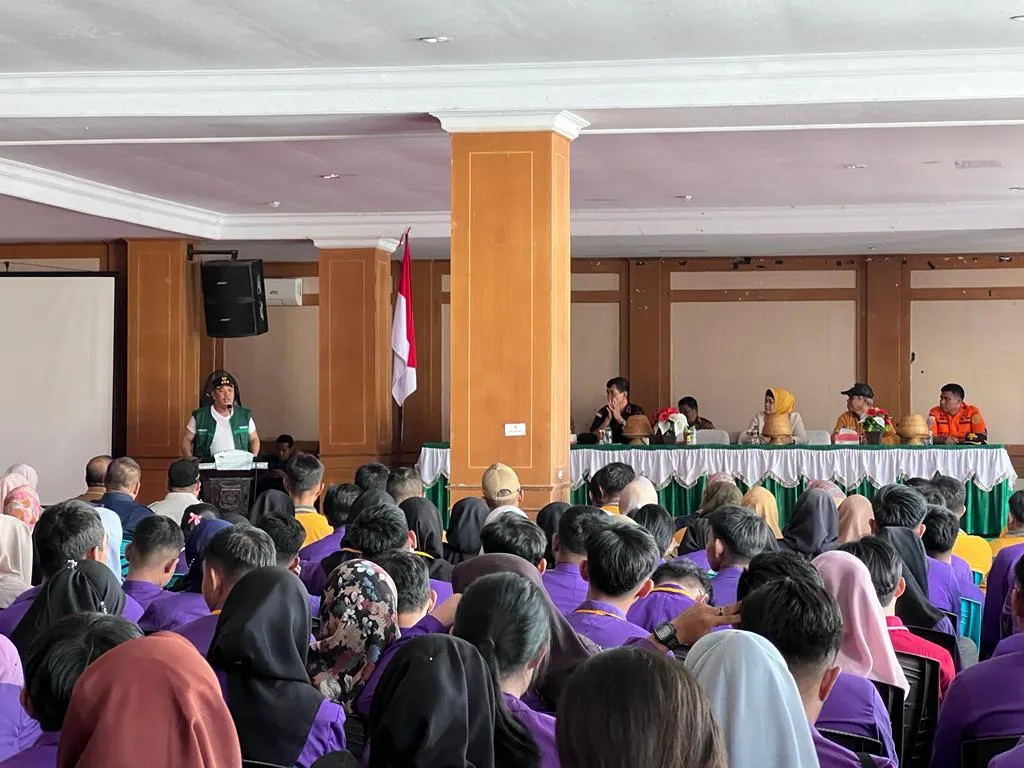 Ruksamin Ajak Mahasiswa KKN Unilaki Terapkan Program PPKP