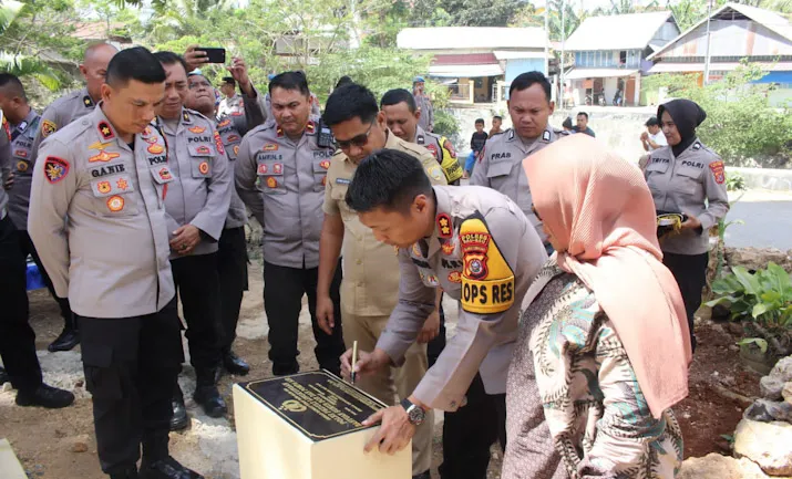 Kapolres Baubau Resmikan Penggunaan Sumur Bor dan Pompa Air di Kelurahan Wajo
