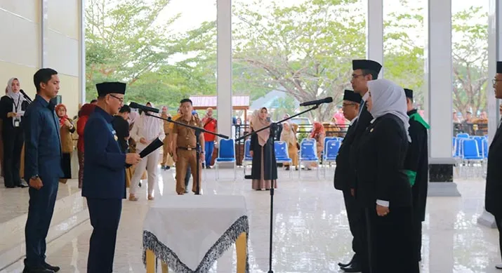 Bupati Konsel Rotasi Sejumlah Pejabat Eselon II