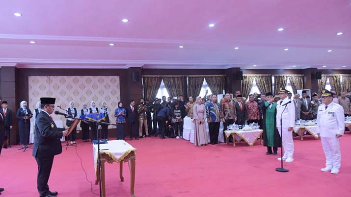 Pj Gubernur Sultra Resmi Lantik Penjabat Wali Kota Baubau dan Bupati Konawe