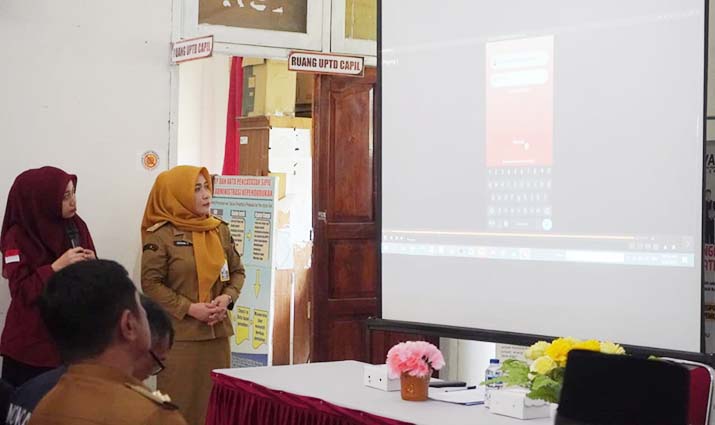 Sekretariat DPRD Sosialisasikan Aplikasi Dering Asmara di Kecamatan Kambu