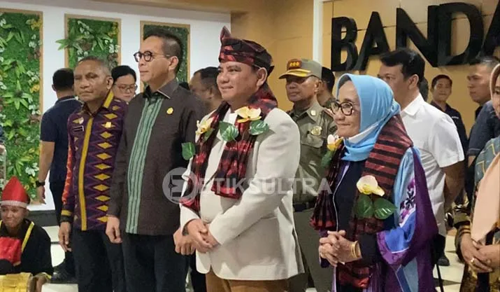 Didampingi Sang Ibunda, Pj Gubernur Sultra Tiba di Kendari