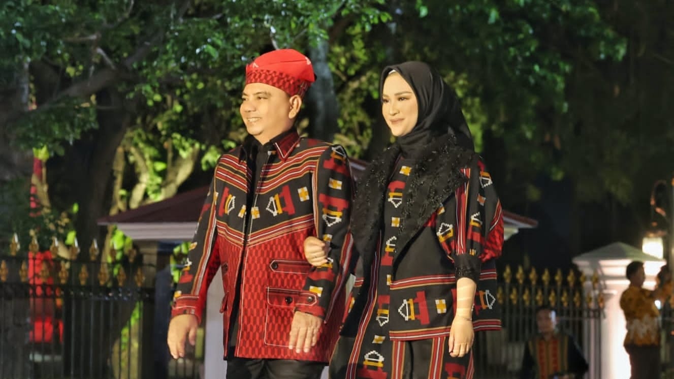 Hari Batik Nasional, Pj Gubernur Sultra Tampilkan Tenun Khas Buton dan Muna di Istana Negara