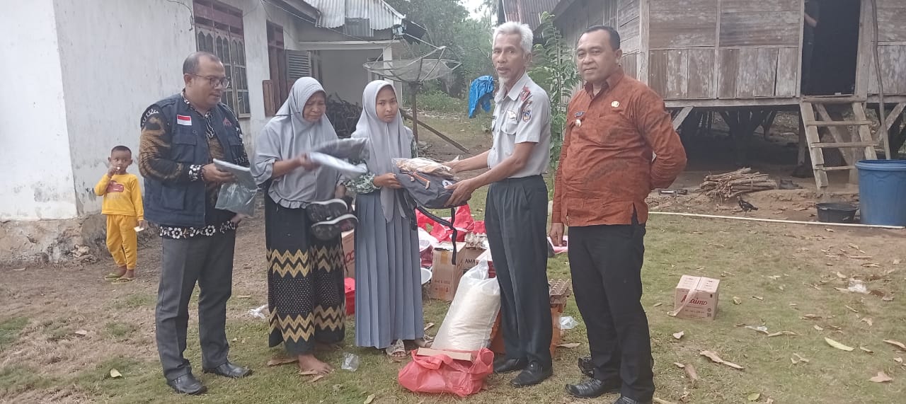 BPBD Mubar Salurkan Bantuan kepada Korban Kebakaran di Kelurahan Wamelai
