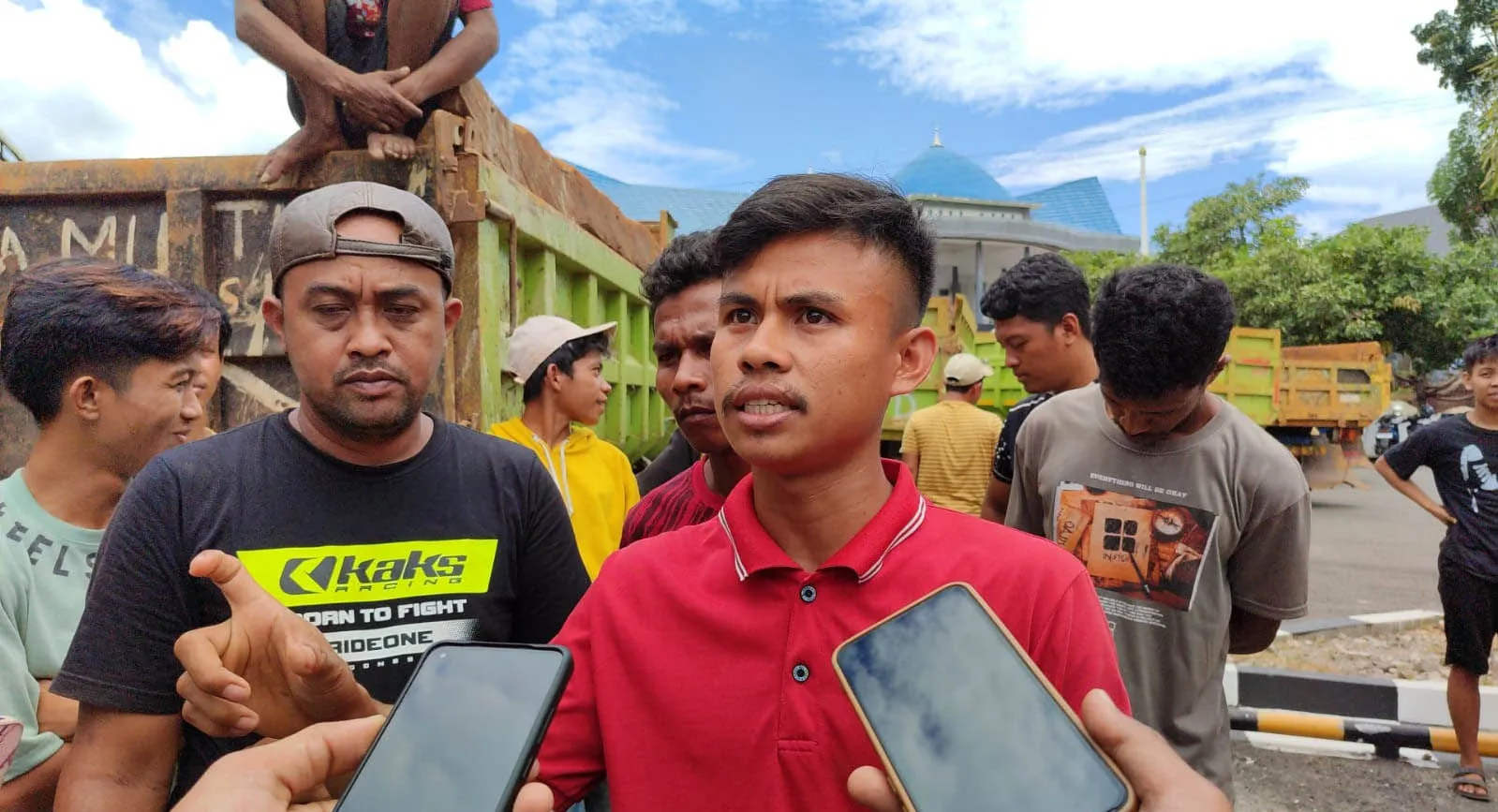 Tebang Pilih soal Tonase Pemuatan, Puluhan Sopir Truk di Konawe Demo di DPRD Sultra