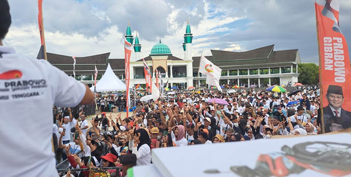 Ribuan Massa Ramaikan Deklarasi Baret Sultra Dukung Prabowo-Gibran