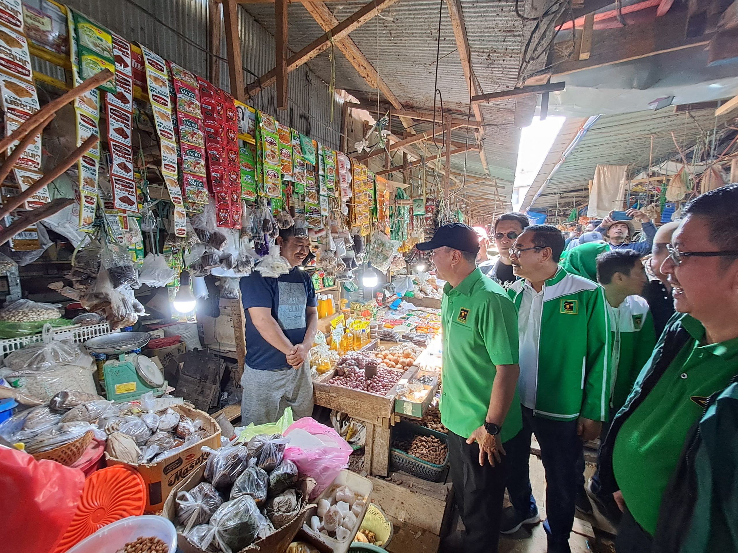 DPP dan DPW PPP Sambangi Masyarakat dan Pedagang di Pasar Tradisional