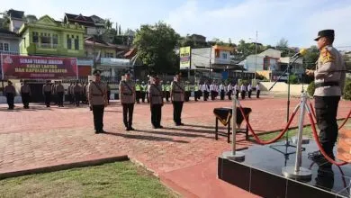 Kasat Lantas Polres Baubau dan Kapolsek Kadatua Berganti