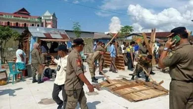 Tak Berizin, 13 Bangunan di Kawasan Pantai Kamali Baubau Dibongkar