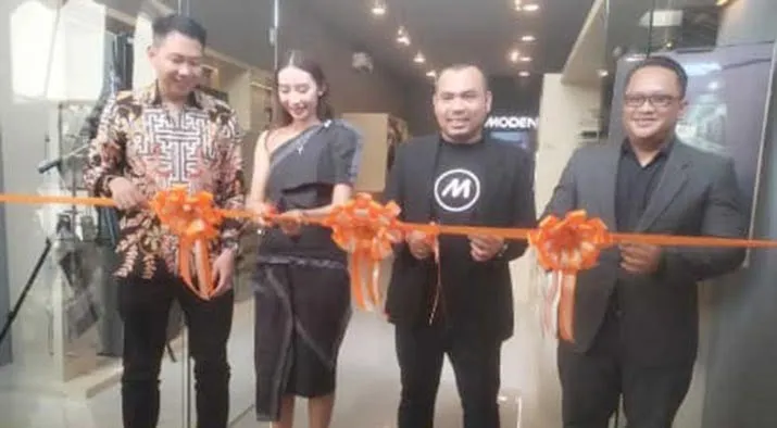 Modena Home Center Resmi Buka di Baubau