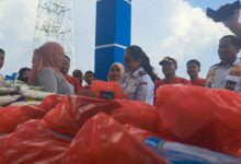 Peduli Sesama, KUPP Molawe Berbagi Paket Sambako dan Daging Sapi ke Warga