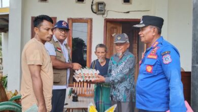BPBD Mubar Salurkan Bantuan Pangan untuk Korban Kebakaran Rumah di Desa Lailangga