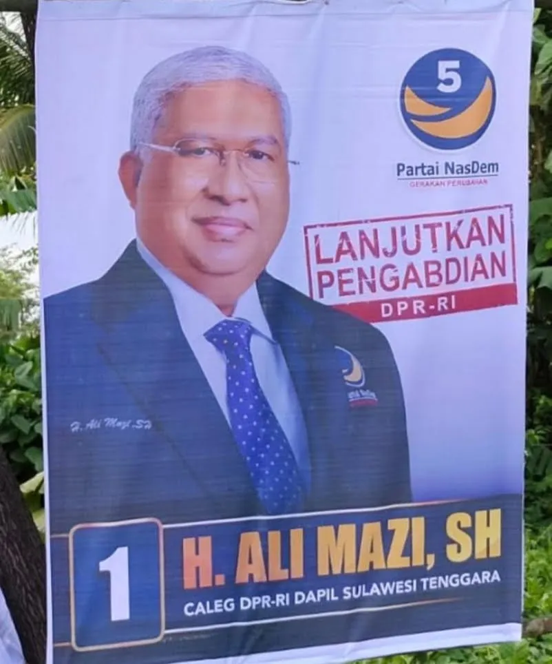 Walhi Sultra Desak Bawaslu Tindaki Baliho Caleg yang Dipajang di Pohon