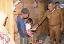 Pj Wali Kota Kendari Tinjau Penderita Stunting di Punggaloba