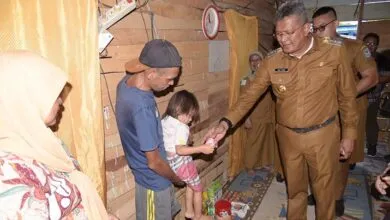 Pj Wali Kota Kendari Tinjau Penderita Stunting di Punggaloba