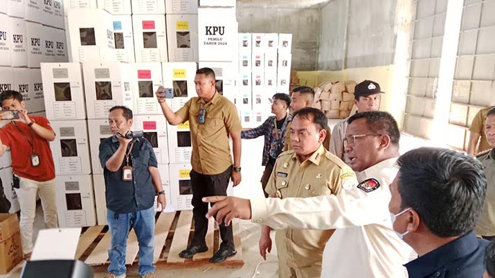 Pj Gubernur Sultra Pastikan Kesiapan Logistik Pemilu di Gudang Penyimpanan KPU