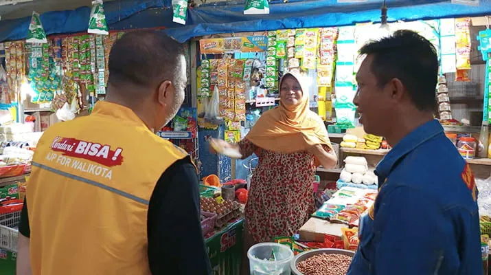 AJP Blusukan ke Pasar PKL Kendari